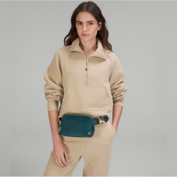 Lululemon Everywhere Belt Bag Velour Green Jasper and Gold 1L - Picture 2 of 9